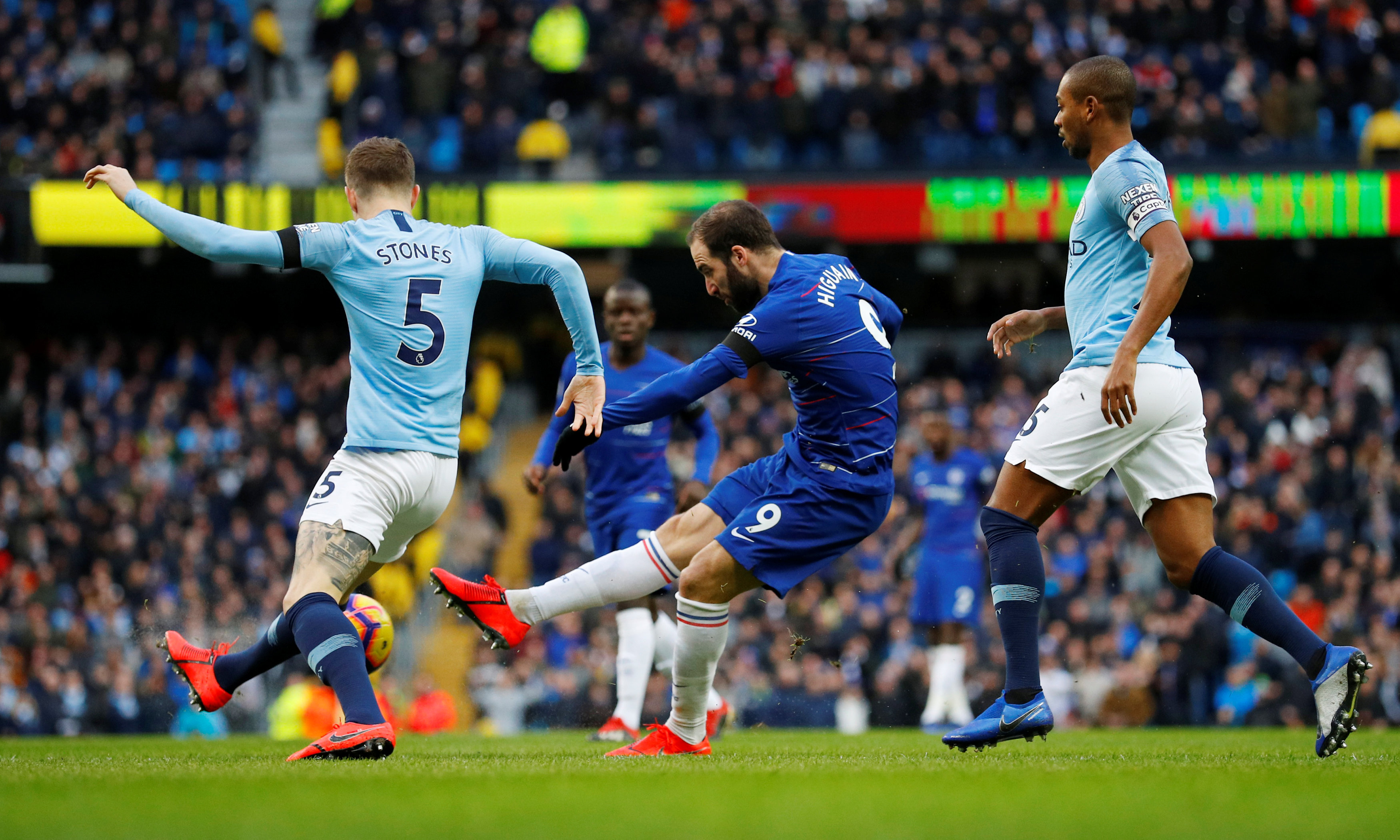 什琴斯尼哥哥：我弟更愿意坐板凳，需要他时再出场帮忙（什琴斯尼兄长：弟弟宁当替补，球队需要时再上场助阵）