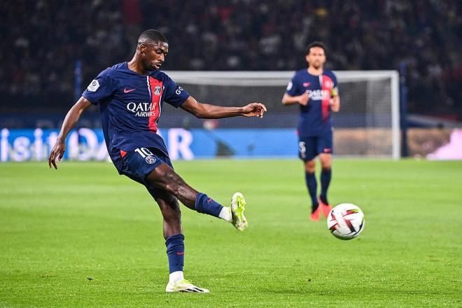 无敌了！39岁的胡尔克远距离任意球重炮破门！（宝刀未老！39岁胡尔克超远任意球重炮轰破球门）