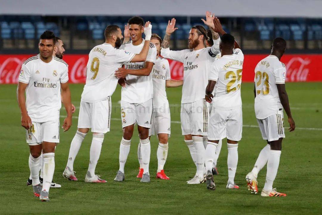 篮球篮网主力球员赛后受媒体采访