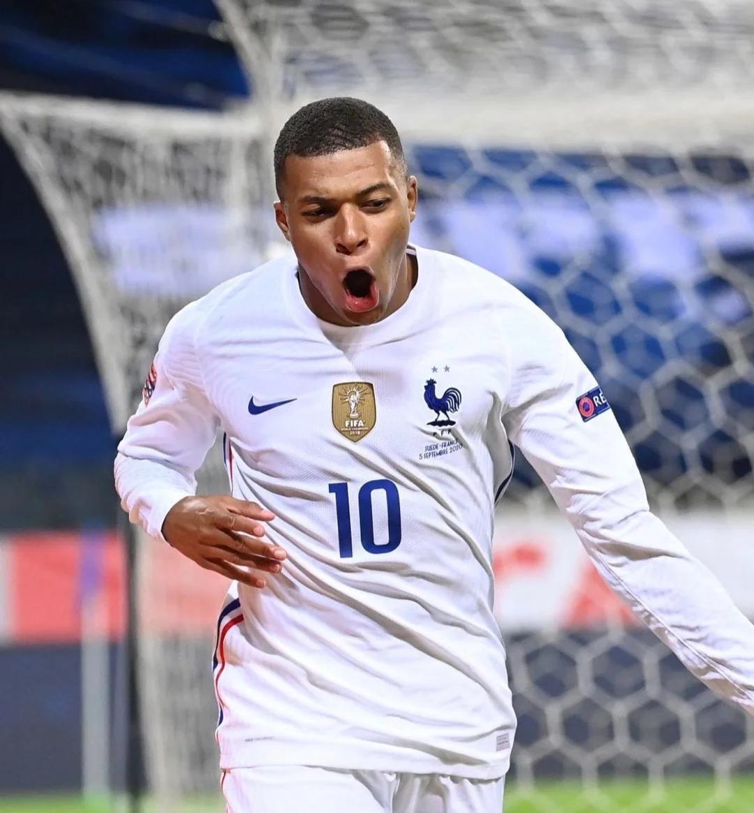 与4结缘，多特5轮欧冠联赛有4轮打入4球，剩下1轮被曼城进4球（多特欧冠5轮皆与数字4相连：4场各进4球，另1场被曼城灌4球）