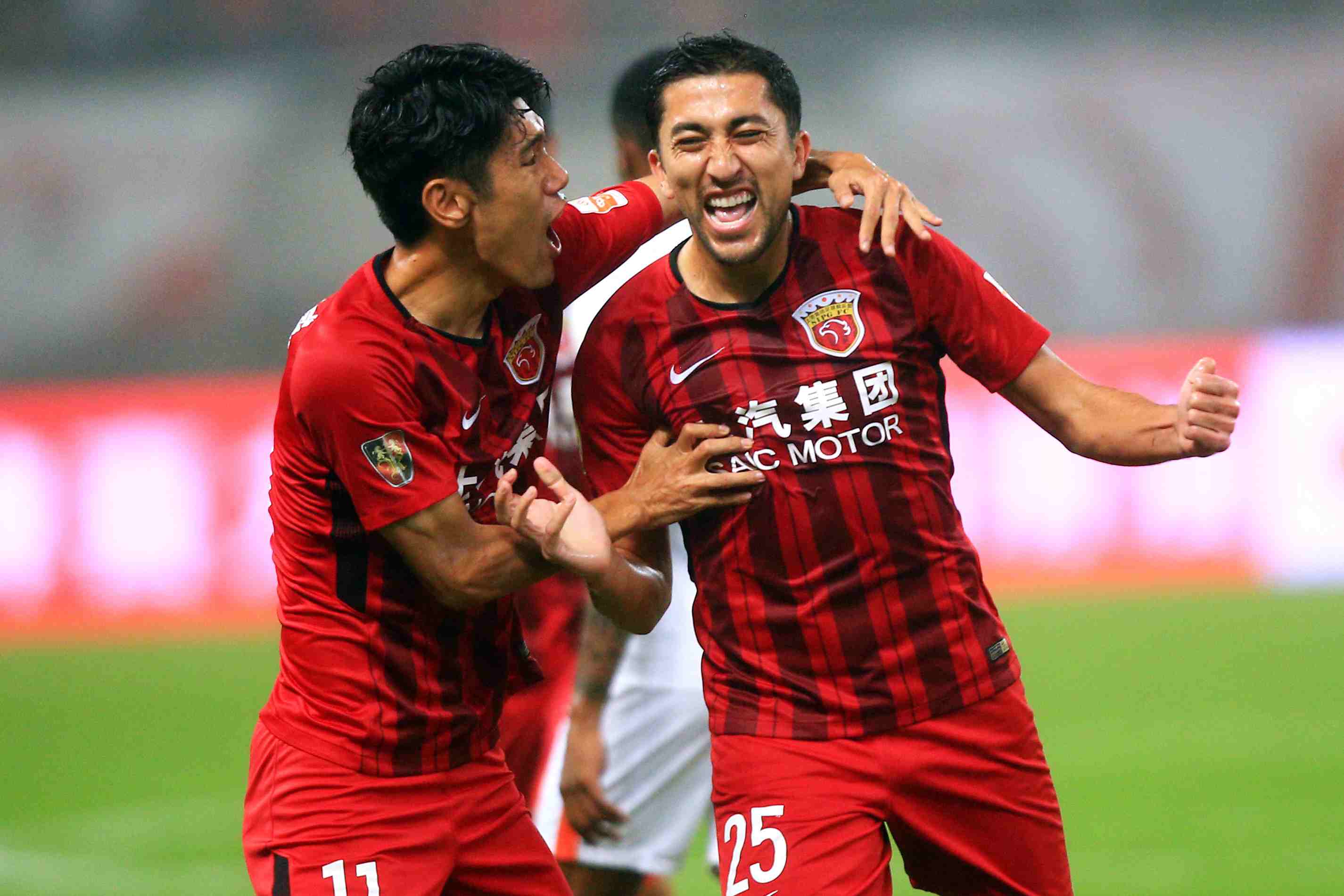 半场战报：拉齐奥1-0莱切，贡多齐建功（半场快讯：拉齐奥暂1-0领先莱切，贡多齐破门）