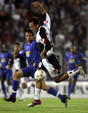 40多位体操爱好者在厦考级！难？并不难（厦门40余名体操爱好者参加考级：难吗？其实不难）