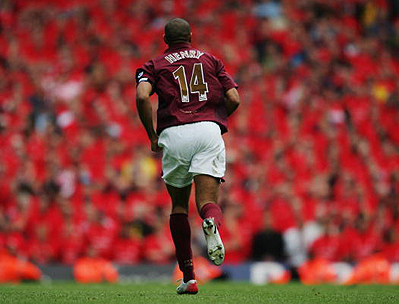 球迷在青年欧冠里对切尔西球员进行种族歧视，卡拉巴赫被罚款（因球迷在青年欧冠对切尔西球员实施种族歧视，卡拉巴赫遭罚款）