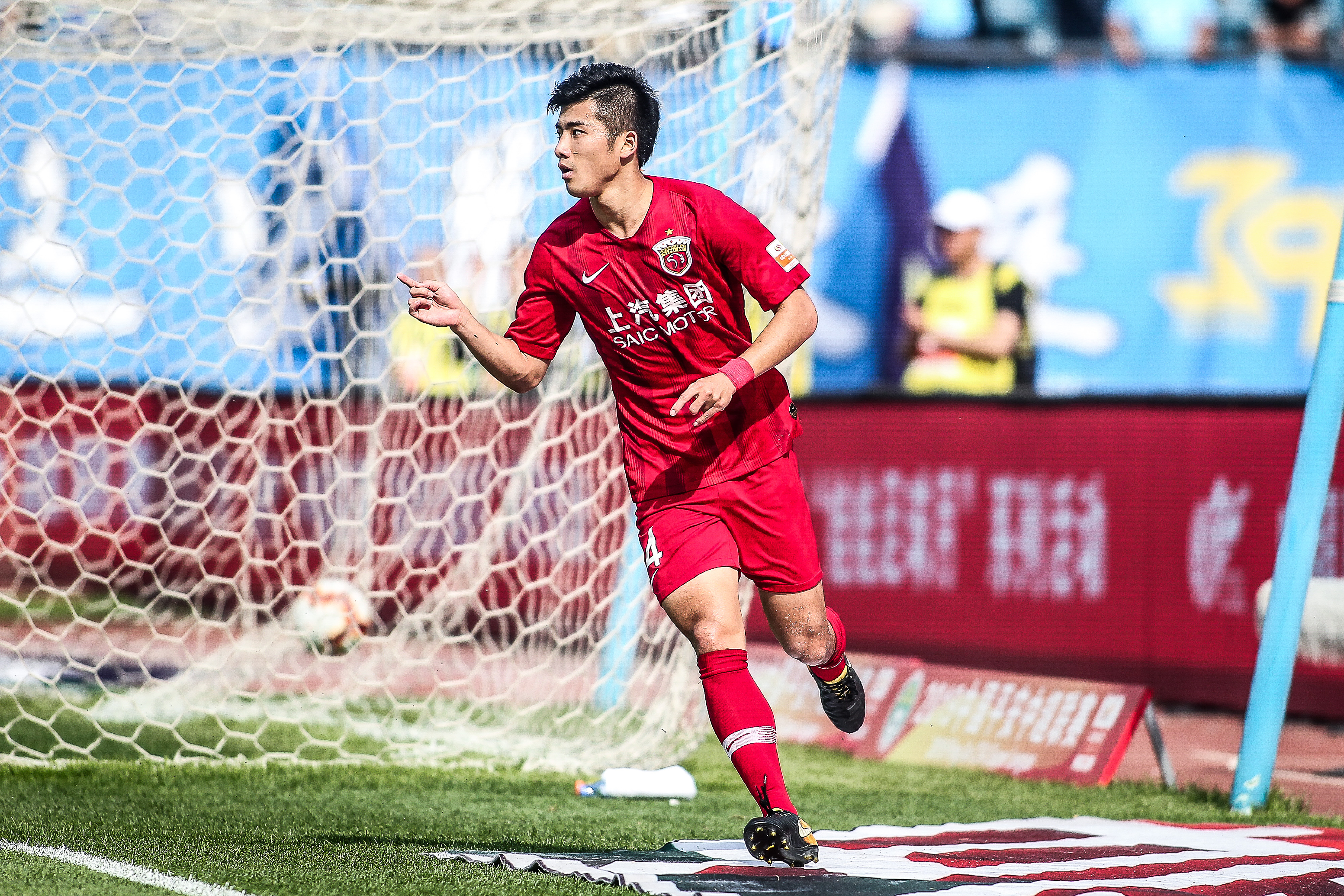 林德洛夫：切尔西实力非常强，我们必须充分准备拿出最高水准（林德洛夫：切尔西实力雄厚，我们必须做好准备踢出最高水准）