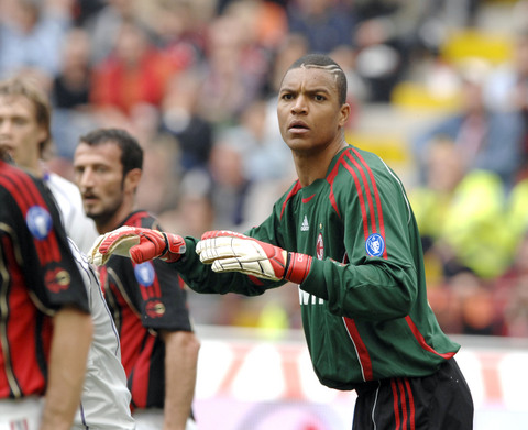 TA：皇马后卫赫伊森腹股沟不适，将接受扫描检查（TA：皇马后卫赫伊森腹股沟不适，将进行扫描评估）