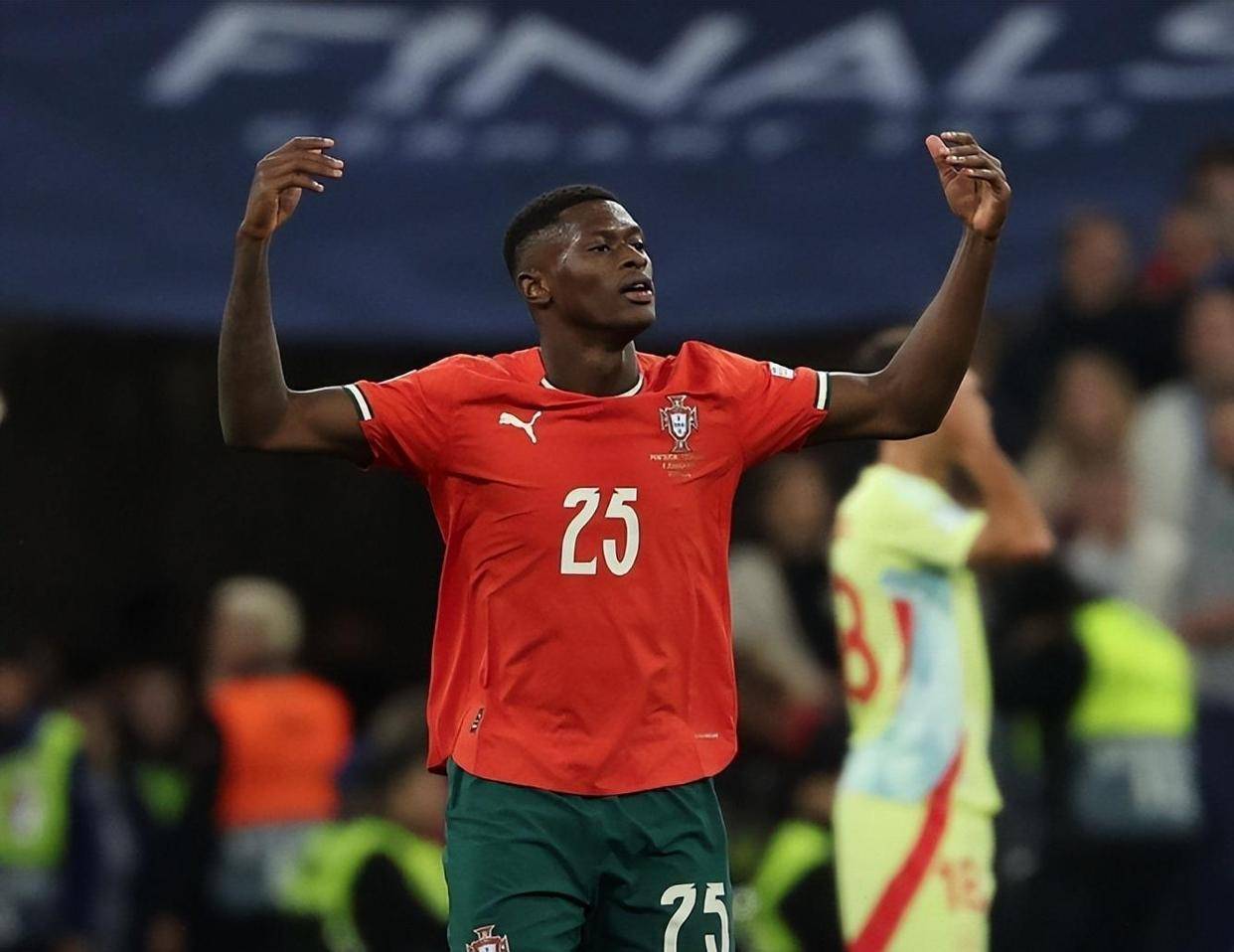 篮球勇士替补球员出色发挥获赞（勇士替补发挥亮眼获赞）