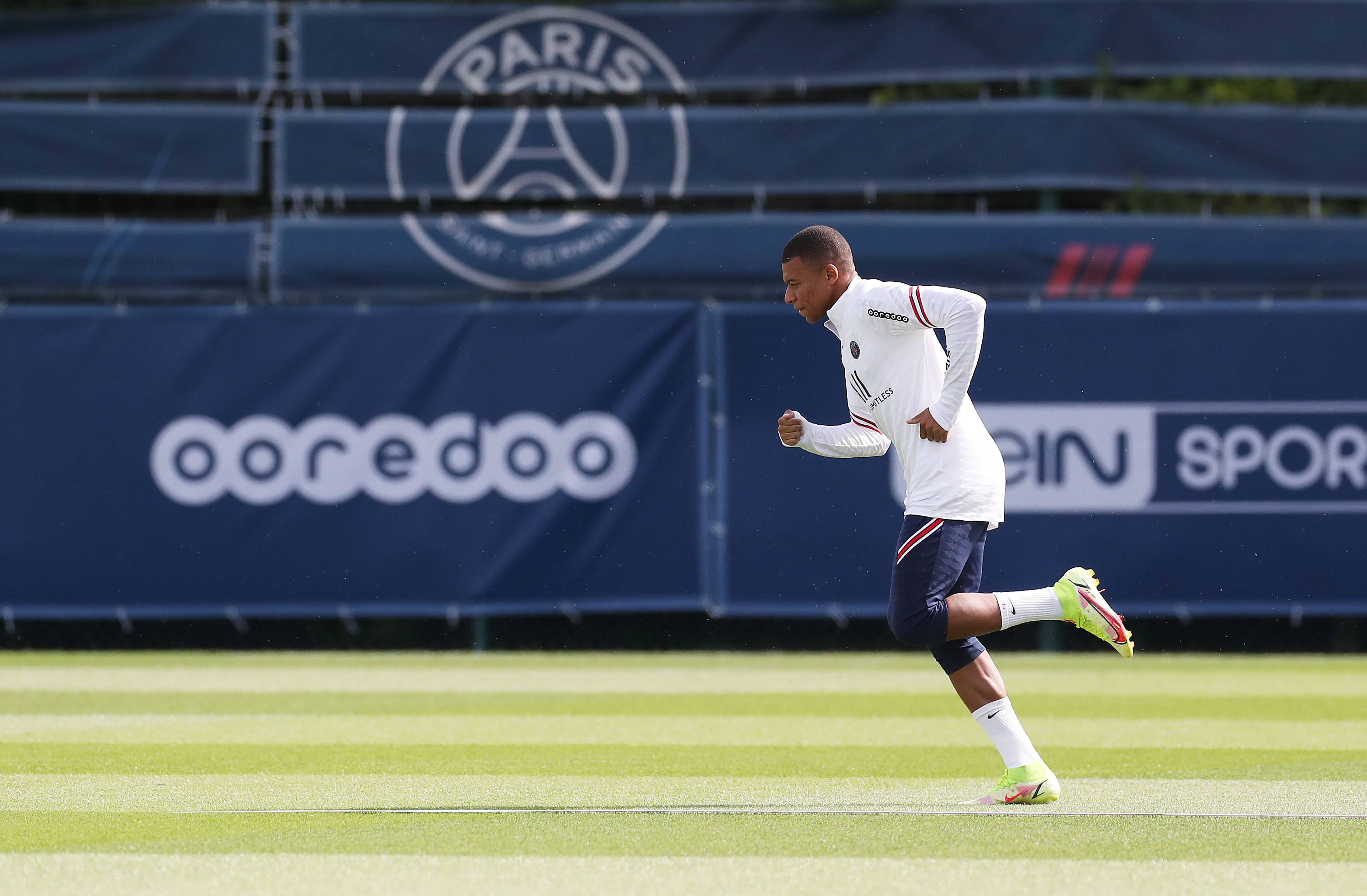 阿森西奥力挺维尼：嘘声？他是世界顶级球员，继续踢下去就行（阿森西奥声援维尼：别理嘘声，他是世界级球员，继续踢就好）