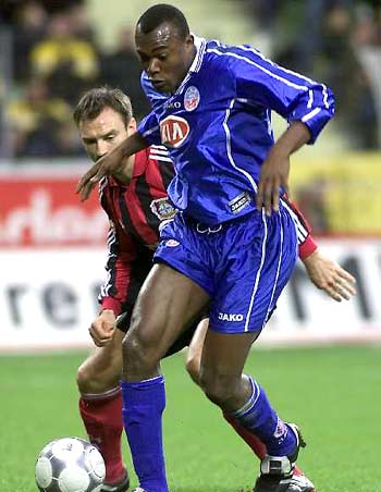 荣耀时刻，姆巴佩领取皇马11月最佳球员奖（姆巴佩荣膺皇马11月最佳球员）