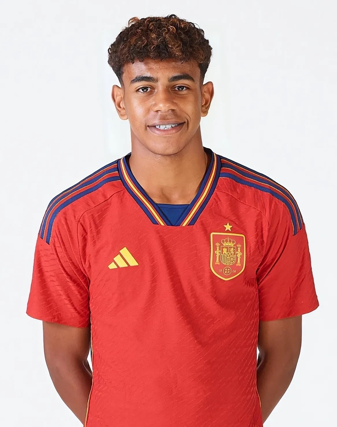 拉卡泽特：本泽马上赛季率队夺冠，他比C罗更强；梅西是GOAT（拉卡泽特：本泽马上季领军夺冠，实力在C罗之上；梅西是史上最佳）