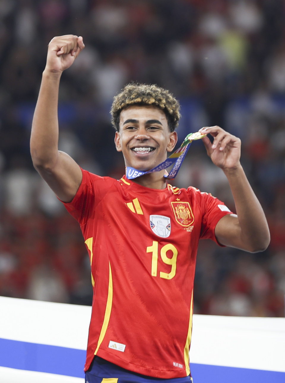 东体：国足年轻化不是面子工程，塞鸟、侯永永等应有一席之地（东体：国足年轻化非作秀，塞鸟、侯永永等应获入选机会）