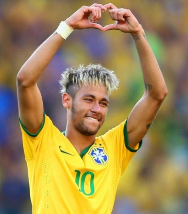 塞萨尔：齐沃为什么要换下博尼和泽林斯基？他俩明明表现最好（塞萨尔质疑齐沃换人：为何撤下表现最佳的博尼与泽林斯基？）