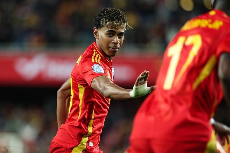 瓜帅：吕迪格没拿第二黄不合理；相信我们二三月份有可能更强（瓜帅质疑吕迪格逃过第二黄：相信球队到二三月会更强）